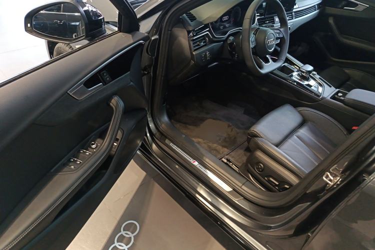 Used Audi A4L 2023 40 TFSI Luxury Dynamic Model
