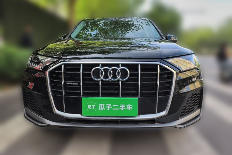 Used Audi Q7 2022 55 TFSI quattro S line Sport model
