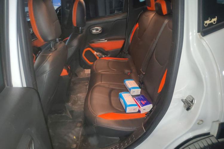 Used Jeep Renegade 2016 1.4T Automatic Jingneng Edition Left Rear Seat