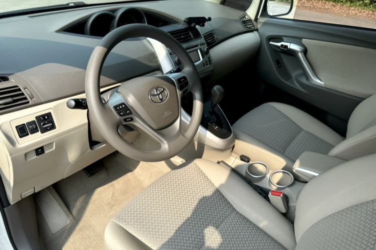 Used Toyota Verso 2015 180E CVT Crossover Edition

