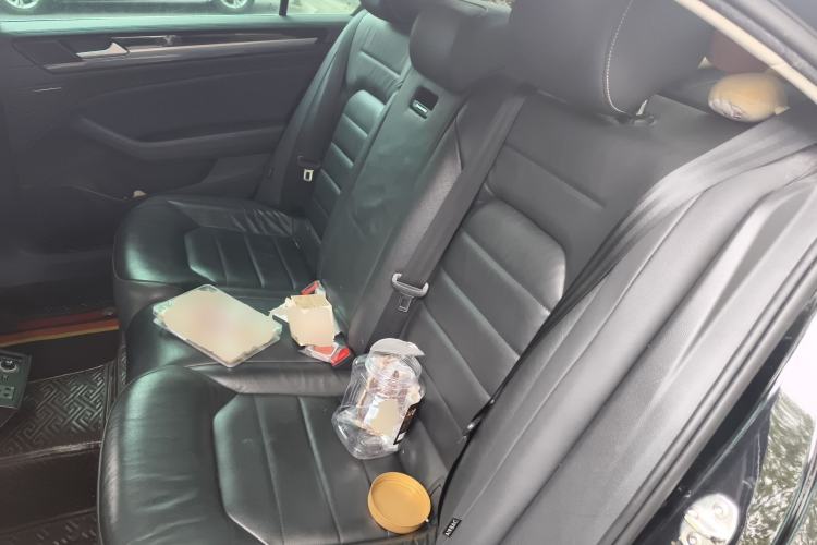 Used Volkswagen Phideon 2018 Revised Version 380TSI Two-Wheel Drive Business Edition Left Rear Seat