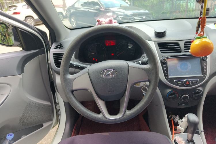 Used Hyundai Verna (older generation) 2014 1.4L Automatic Smart GLS Steering Wheel