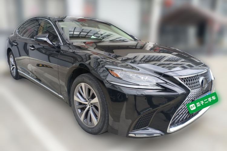 Used Lexus LS 2018 500h Premier Edition China V Standard Front Right 45 Deg