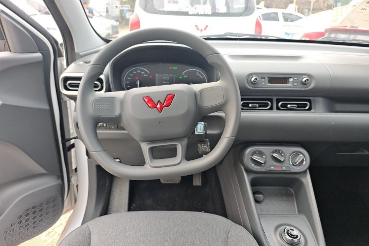 Used Wuling Hongguang New Energy 2025 Extended-Range Hybrid 50 km Utility Version