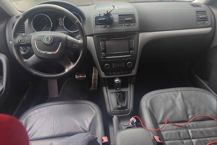 Used Skoda Yeti 2013 1.8T DSG Prestige Edition Center Console