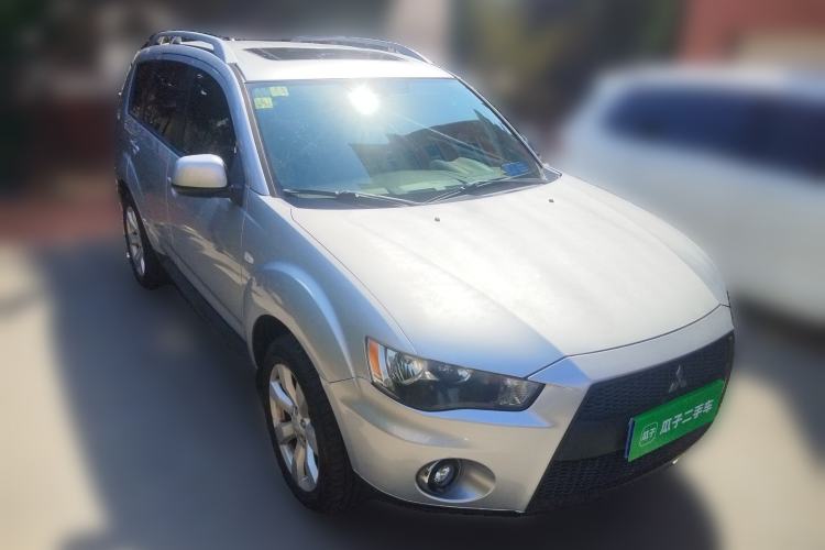 Used Mitsubishi Outlander 2010 Kijang 2.0 Sport Edition Front Right 45 Deg