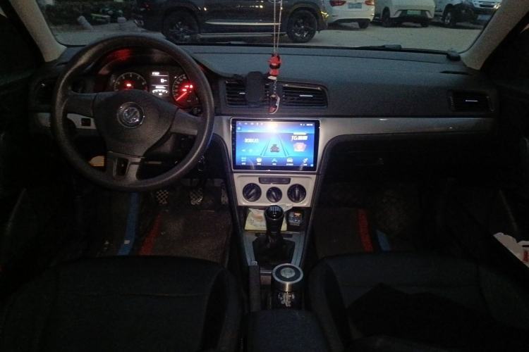 Used Volkswagen Gran Lavida 2013 1.6L Manual Fashion Model
