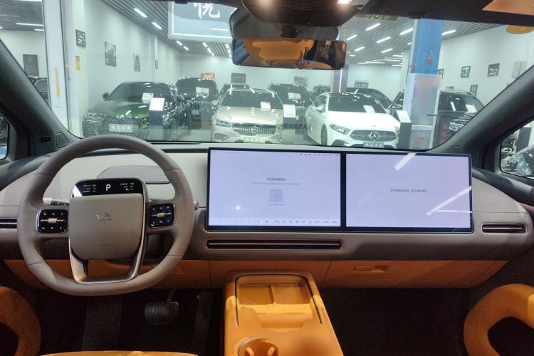 Used Li Auto i6 2025 Model Two-Wheel-Drive Standard Type
