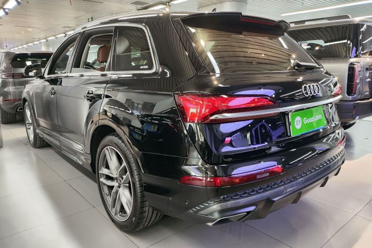 Used Audi Q7 2024 55 TFSI quattro S line Sport model
