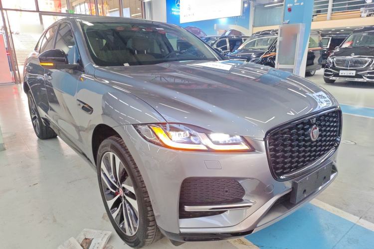 Used Jaguar F-PACE 2022 P250 HSE Front Right 45 Deg