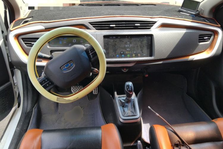 Used Geely Auto Vision X1 2017 1.3L Automatic Player Edition Center Console