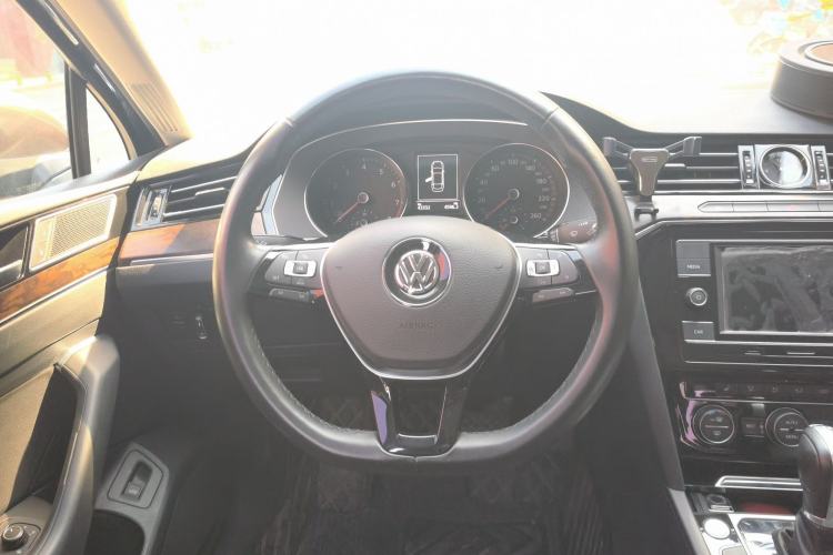 Used Volkswagen Magotan 2018 330TSI DSG Luxury Model
