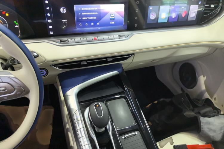 Used VOYAH FREE 2021 Four-Wheel Drive All-Electric First Edition Commemorative Edition Exclusive Luxury Package Center Console