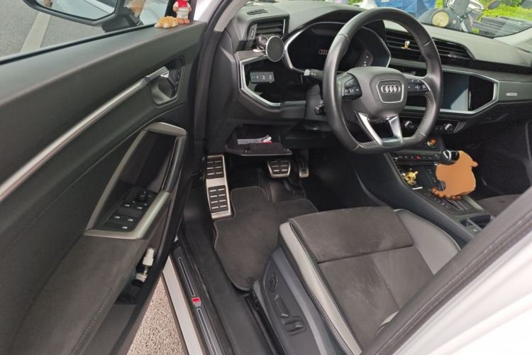 Used Audi Q3 2022 40 TFSI Fashion Dynamic Model
