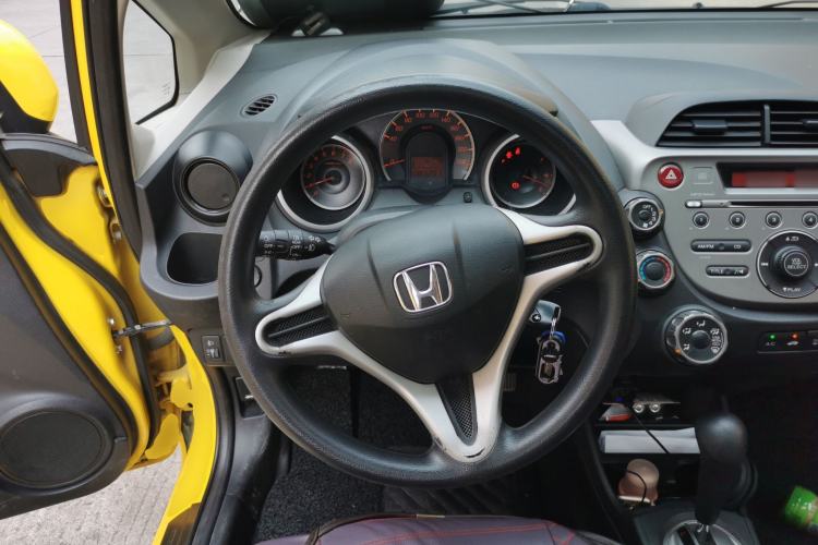 Used Honda Fit 2011 1.5L Automatic Luxury Edition Steering Wheel