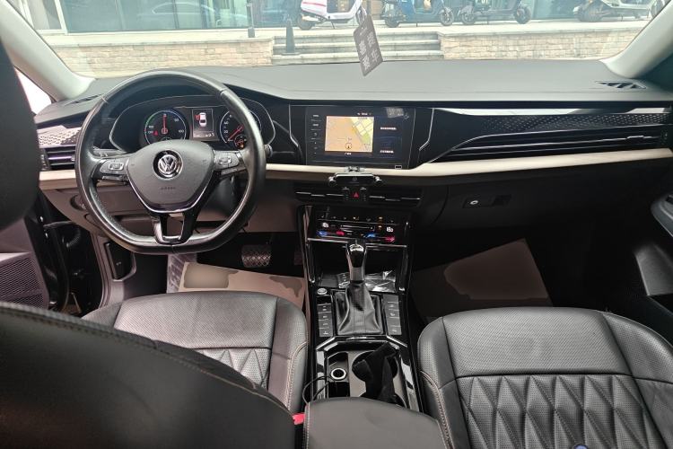 Used Volkswagen Passat New Energy 2020 430 PHEV Hybrid Luxury Edition China VI Standard Center Console