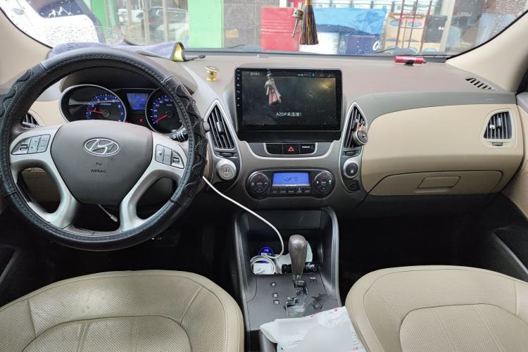 Used Hyundai ix35 2012 2.0L Automatic Two-Wheel Drive New Edition GL Center Console