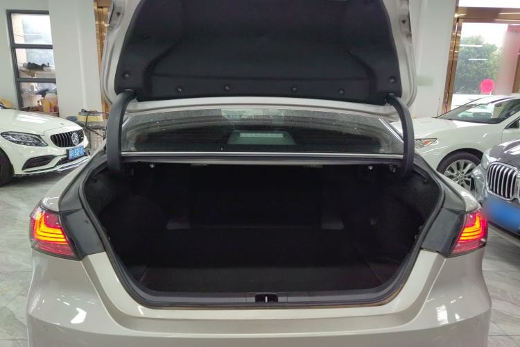 Used Toyota Camry 2021 2.0G Luxury Edition
