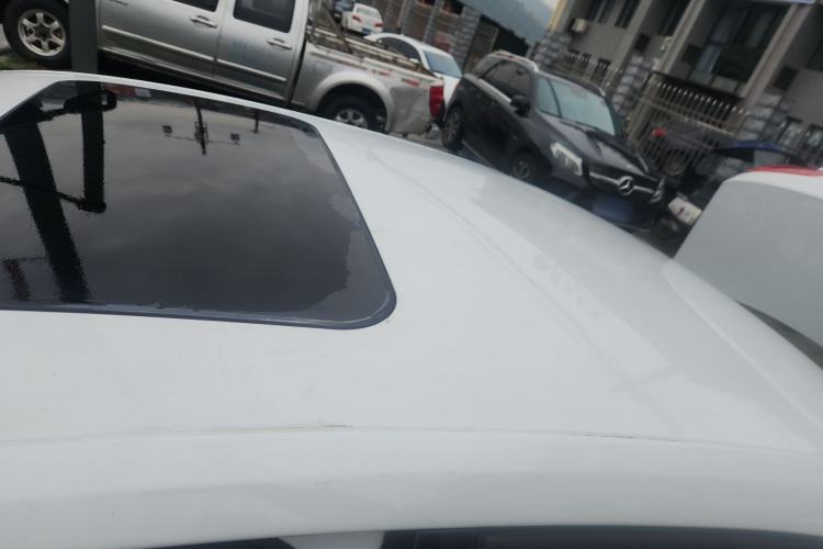 Used Volkswagen Sagitar 2015 1.6L Manual Comfort Model Roof