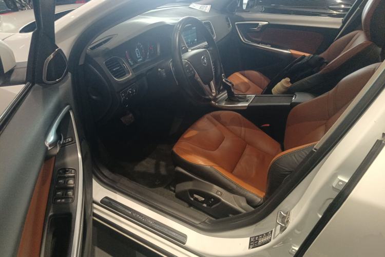 Used Volvo V60 2015 T5 Zhiya Edition