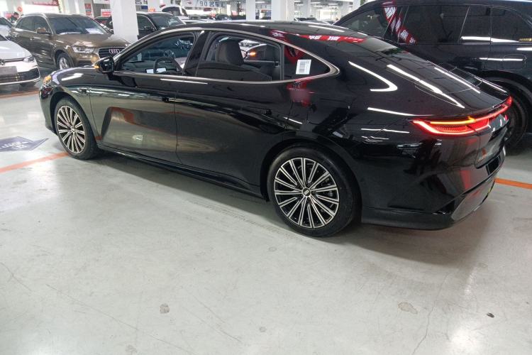 Used Geely Galaxy Galaxy 8 2025 130km EM-P Starship Edition
