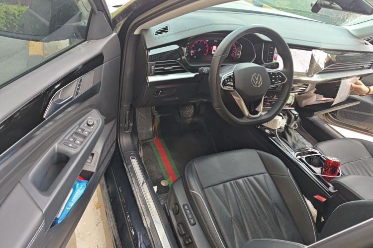 Used Volkswagen Passat 2022 330TSI Luxury Edition Interior 3