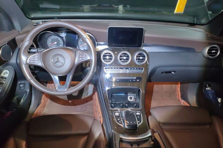 Used Mercedes-Benz GLC 2018 Facelift GLC 260 4MATIC Luxury Edition Center Console