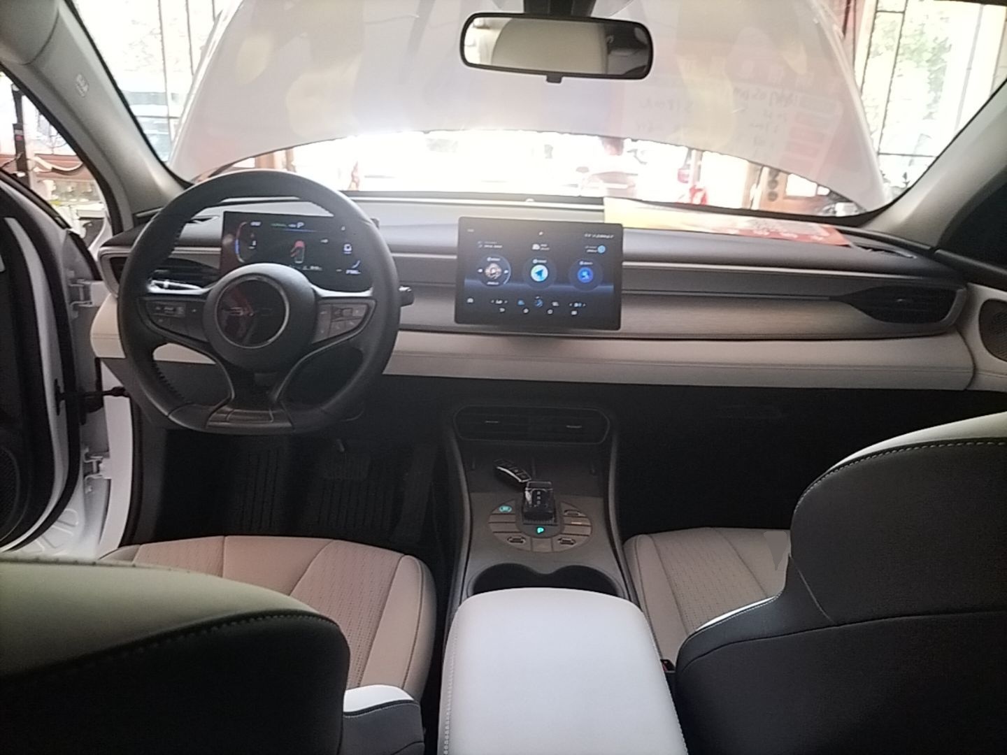 BYD Seal 05 DM-i 2025 DM-i Smart Drive 55KM Luxury Model — снимка 12