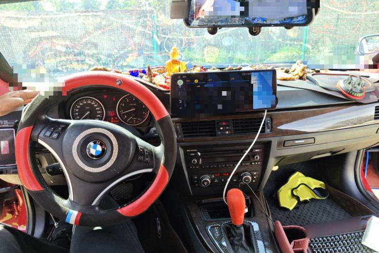 Used BMW 3 Series 2010 325i Sport Edition Center Console