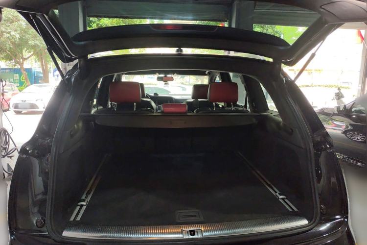 Used Audi Q7 2012 3.0 TFSI Exclusive Version (200kW) Trunk