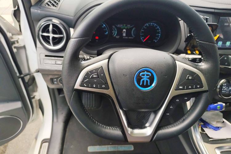 Used BYD Song New Energy 2017 Song DM 1.5TID All-Wheel Drive Prestige Model Steering Wheel