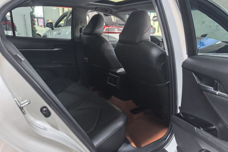 Used Toyota Camry 2021 2.0G Luxury Edition
