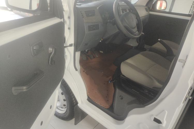 Used Jinbei Hiace X30 2023 1.5L Super-Comfortable Passenger Van 5/6/7-Seater Non-Air-Conditioned Version Model SWC15M Driver Seat