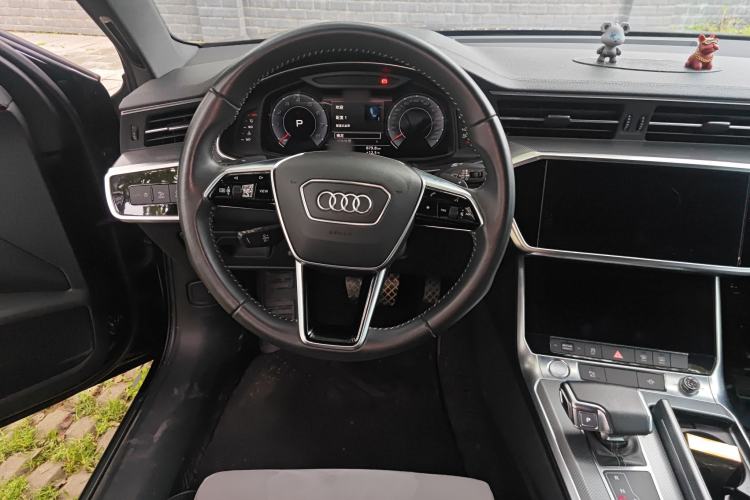 Used Audi A6L 2019 40 TFSI Luxury Dynamic Model Steering Wheel