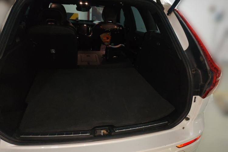 Used Volvo XC60 2019 T5 4x4 Smart & Dynamic Sport Edition China VI Standard
