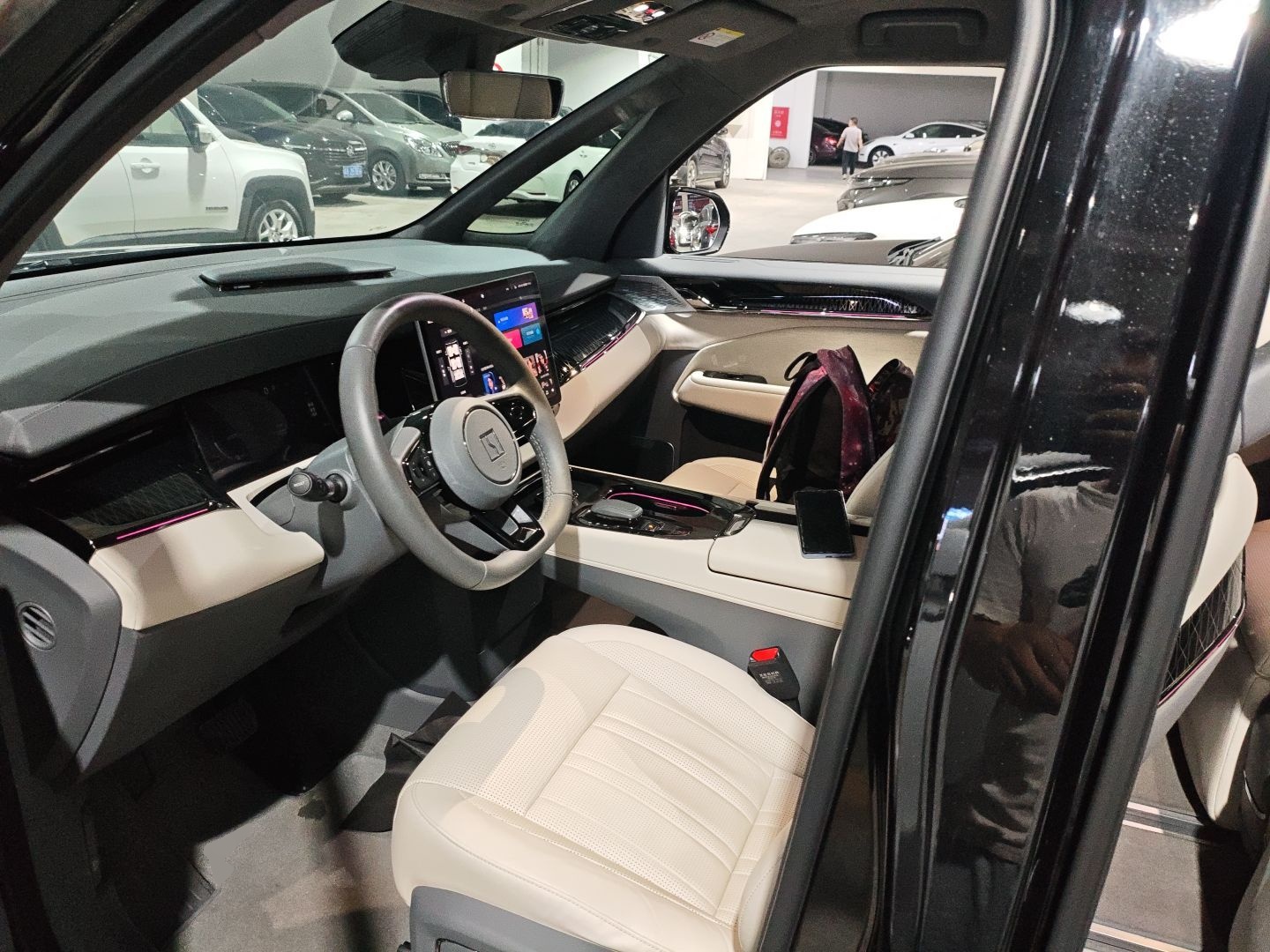 المقاعد الأمامية داخل السيارة