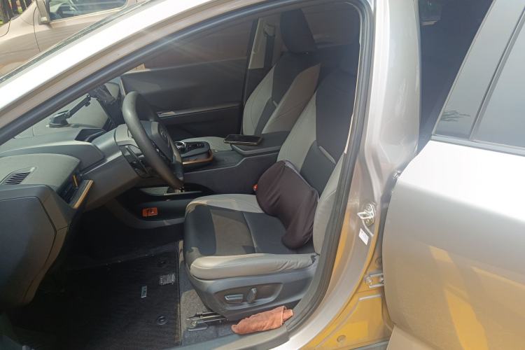 Used Toyota bZ3 2023 517 km Elite PRO Left Front Seat