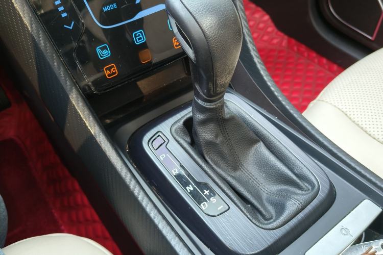 Used JMC Yusheng S330 2016 1.5L GTDi Automatic Two-Wheel Drive Flagship Edition Interior 11