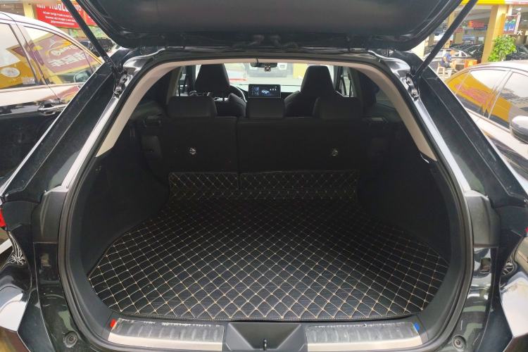 Used Toyota Venza 2023 2.0L CVT Two-Wheel Drive Luxury Edition Trunk