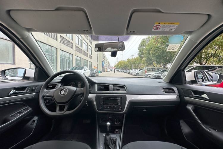 Used Volkswagen Lavida 2017 1.6L Automatic Fashion Edition Interior 3