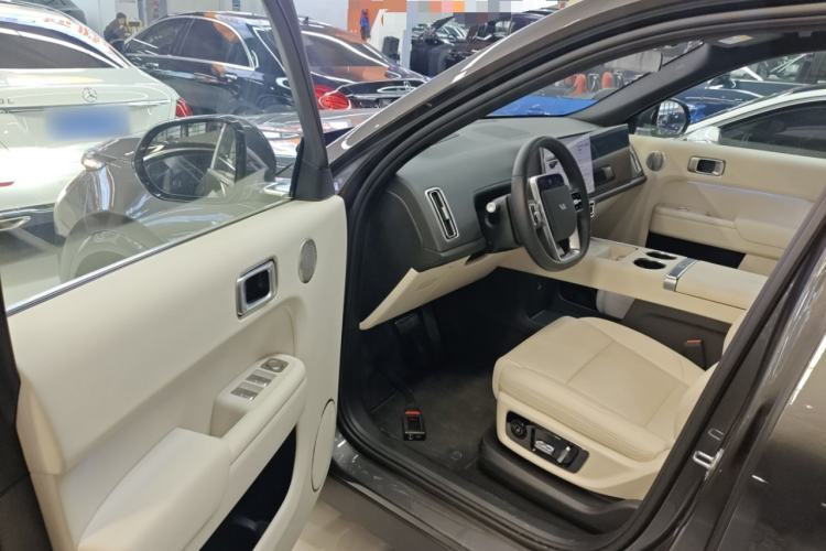 Used Li Auto L8 2025 Max Smart Refresh Edition
