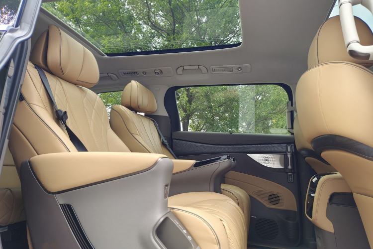 Used Denza D9 2022 DM-i 1040 Prestige Model