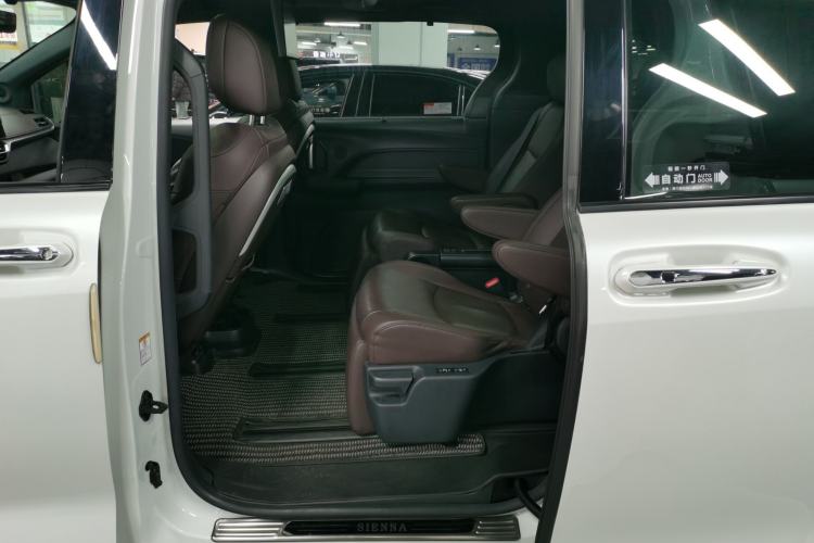 Used Toyota SIENNA 2021 2.5L Hybrid Platinum Edition
