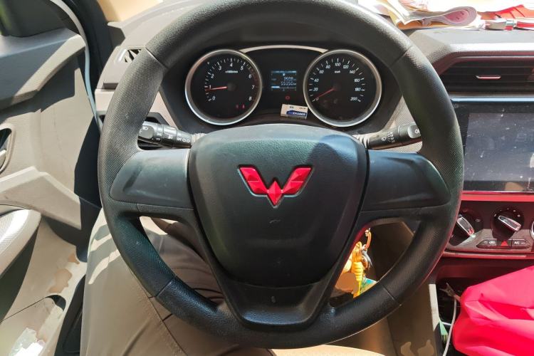 Used Wuling Hongguang 2021 1.5L S Comfort Edition LAR Steering Wheel