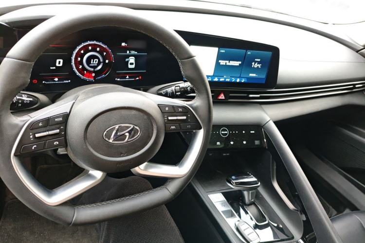 Used Hyundai Elantra 2022 1.5L CVT LUX Prestige Edition
