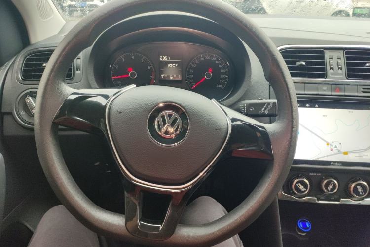 Used Volkswagen Polo 2016 1.4L Manual Fashion Model Steering Wheel