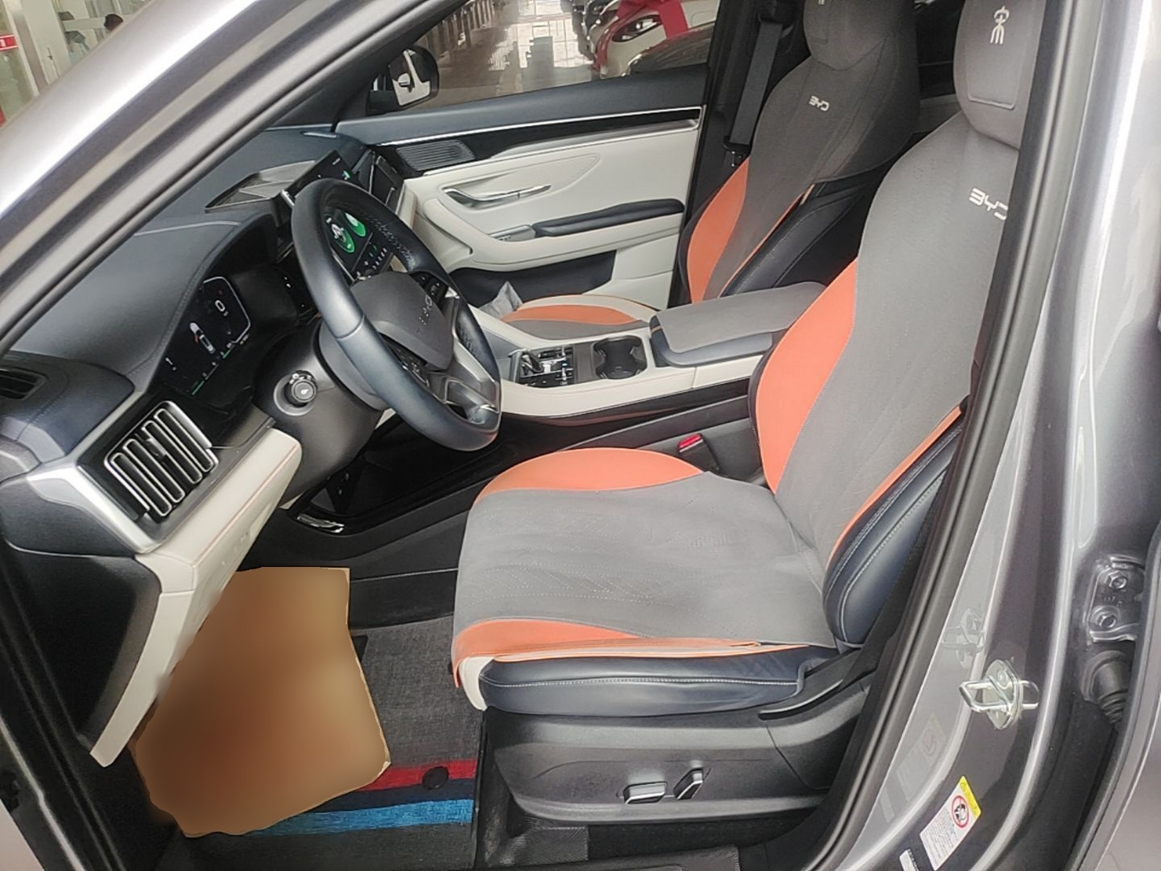 Переднее сиденье в автомобиле