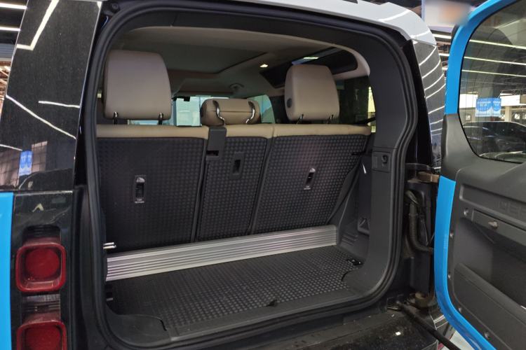 Used Land Rover Defender 2022 90 3.0T P400 XS Trunk