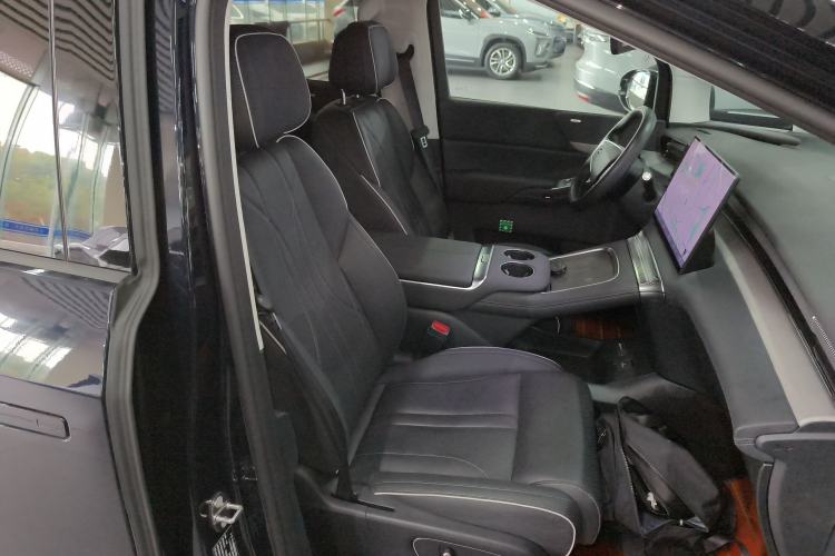 Used XPeng X9 2024 702 Ultra-Long Range Max Right Front Seat