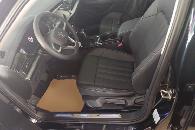 Used Volkswagen Passat New Energy 2025 430 PHEV Hybrid Business Edition Left Front Seat